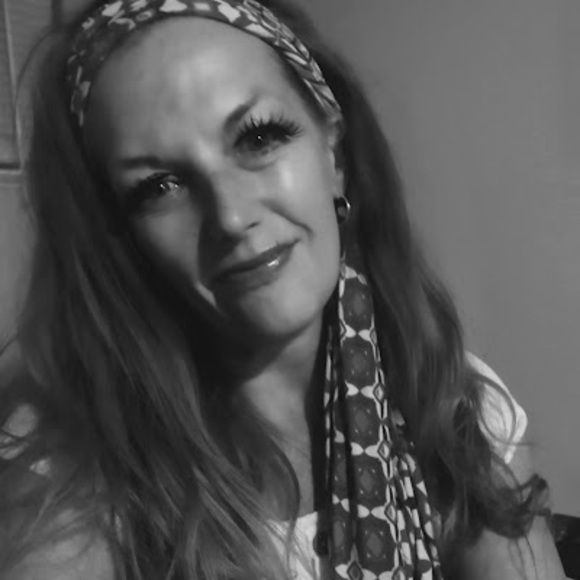 Meet your Posher, Lynay - Picture 1 of 1